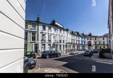 Case terrazza in Chalcot Crescent, Londra NW1, Inghilterra, Regno Unito. Foto Stock