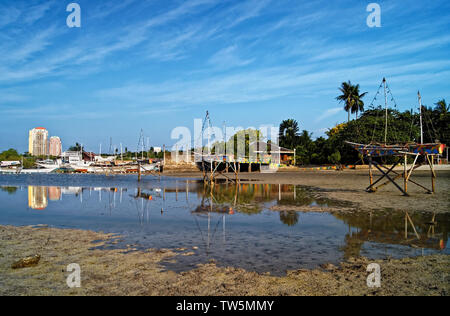 Il Sud Est asiatico,Filippine,Metro Cebu,Mactan Island,Lapu-Lapu città,vicino lungomare Lapu Lapu statua Foto Stock