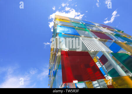 Il Centro Pompidou Malaga, una propaggine della Parigi museo di arte contemporanea, nel Muelle Onu, dal porto, in Spagna, Europa Foto Stock