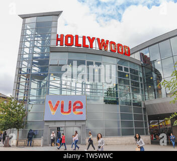 London / UK - 15 Giugno 2019 - 'Hollywood' verde Vue Cinema, in legno di colore verde nella borough di Haringey Foto Stock