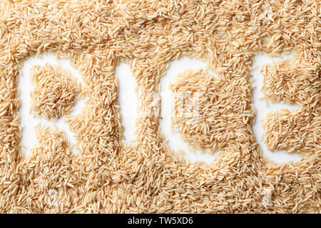 Composizione con parola riso su sfondo bianco Foto Stock