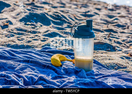 Post Allenamento pasto sulla spiaggia Foto Stock