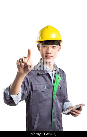 Posa e gesto di giovani asiatici tecnico su sfondo bianco Foto Stock