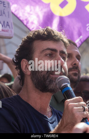 Rio de Janeiro, Brasile - 1 Maggio 2017: Marcelo Freixo fa un discorso a lavoratori day meeting Foto Stock