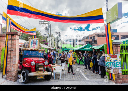 Bogotà, Colombia - 6 Febbraio 2017 : la gente lo shopping al Mercado de las Pulgas de Usaquen libero mercato a Bogotà capitale della Colombia Sud America Foto Stock