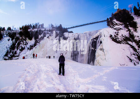 Montmorency cascate cristalline congelati durante il periodo invernale in Quebec Foto Stock