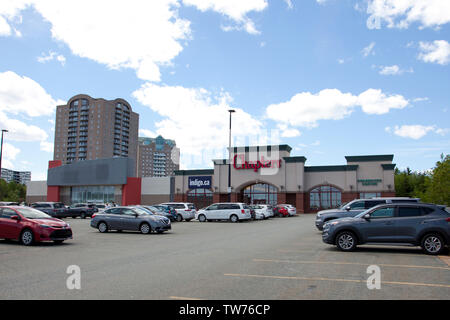 Dartmouth, Nova Scotia, Canada- Giugno 15, 2019: Capitoli Indigo formato grande negozio in Dartmouth Foto Stock