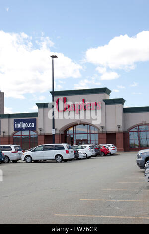 Dartmouth, Nova Scotia, Canada- Giugno 15, 2019: Capitoli Indigo formato grande negozio in Dartmouth Foto Stock