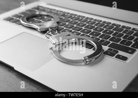 Manette sulla tastiera del notebook, close up Foto Stock