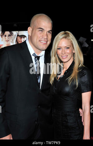 LOS ANGELES, CA. 06 marzo 2008: Jenna Jameson & Tito Ortiz alla premiere di 'Sleepwalking' al Directors Guild of America Theatre, West Hollywood. © 2008 Paul Smith / Featureflash Foto Stock