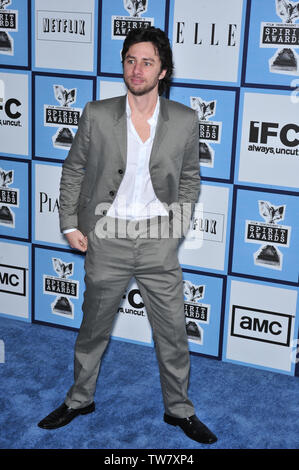 LOS ANGELES, CA. 22 febbraio 2008: Zach Braff al film indipendente il XXIII Incontro annuale Spirit Awards sulla spiaggia di Santa Monica, CA. © 2008 Paul Smith / Featureflash Foto Stock