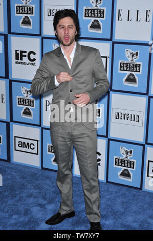 LOS ANGELES, CA. 22 febbraio 2008: Zach Braff al film indipendente il XXIII Incontro annuale Spirit Awards sulla spiaggia di Santa Monica, CA. © 2008 Paul Smith / Featureflash Foto Stock