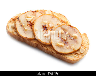 Gustoso pane tostato con burro di arachidi e grigliate di pera su sfondo bianco Foto Stock