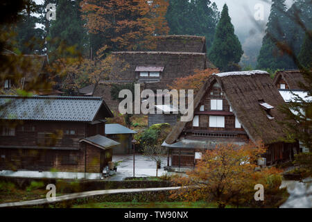 Licenza e stampe alle MaximImages.com:00 - Ainokura, villaggio giapponese con le tradizionali case rurali Gassho zukiri. Toyama, Giappone. Foto Stock