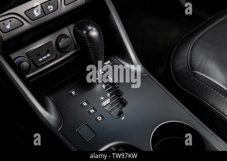 Close-up dell'acceleratore maniglia . rapporto cambio automatico di auto , auto interno Foto Stock