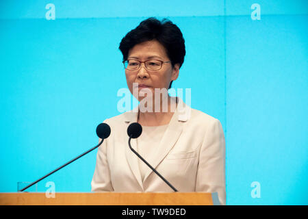 Chief Executive di Hong Kong, Carrie Lam parla durante una conferenza stampa dove ha rifiutato di ritirare l'anti-legge in materia di estradizione o di dimettersi dopo 2 milioni di persone hanno partecipato alla anti-extradition bill rally due giorni prima. Foto Stock