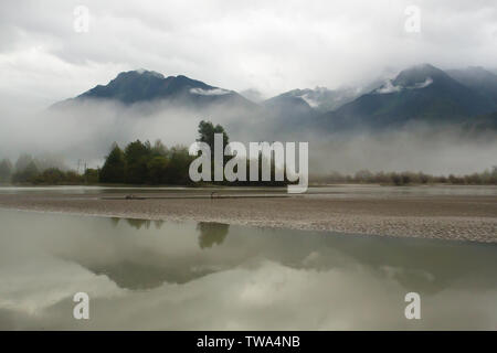 Nuvole di fumo del Palon Fiume Zangbo Foto Stock