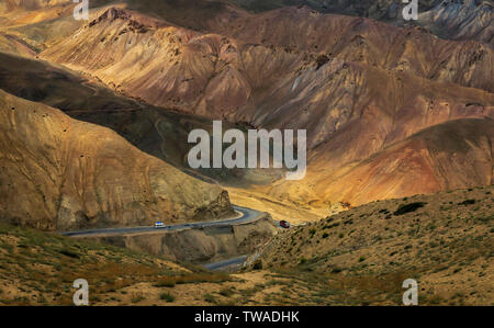 Fotu La o Fatu La mountain pass sull'autostrada Srinagar-Leh in Himalaya zaskar Range, Ladakh, India. Foto Stock