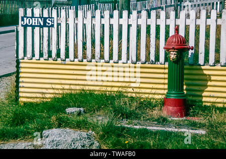 Isole Falkland 1985. Scena di strada delle Malvine città principale di Port Stanley Foto Stock