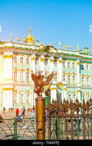 San Pietroburgo, Russia - Aprile 5, 2019. Winter Palace e il Museo Hermitage edificio. Il Winter Palace è stato la residenza ufficiale del empero russo Foto Stock