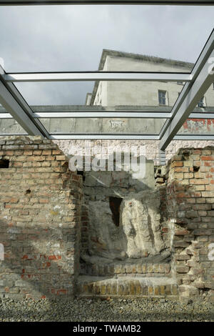 La Topografia del terrore, il muro di Berlino e Detlev-Rohwedder-Haus edificio (precedentemente il RLM / Aria nazista Ministero edificio in WW2), Berlino, Germania. Foto Stock