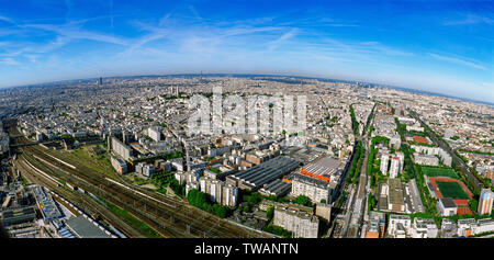 Panorama di antenna 18e arrondissement con il Sacré-Coeur, Parigi, Francia Foto Stock