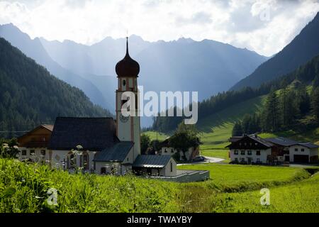 Austria, Tirolo, Alpi Stubai, città Gries. Foto Stock