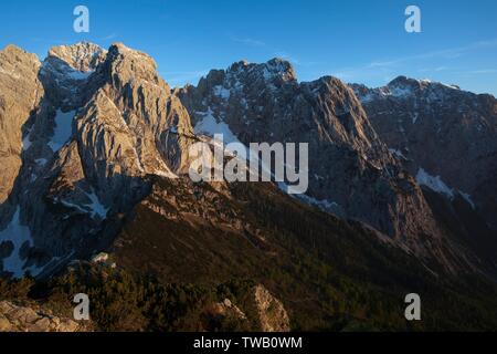 Austria, Tirolo, Wilder Kaiser (catena montuosa), Totenkirchl (vetta), vista da Nord. Foto Stock