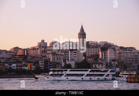 Istanbul la Torre Galata e Bosphurus. Foto Stock