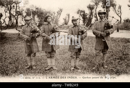 WW1 - quattro piper Gurkha Bagpipe - Esercito Indiano britannico Foto Stock