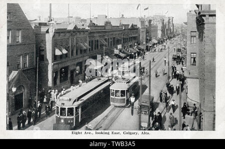 Eight Avenue guardando verso est, Calgary, Alberta, Canada Foto Stock
