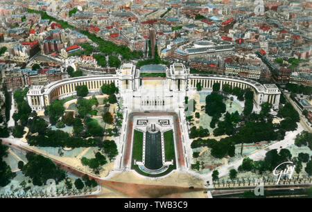 Parigi, Francia - Palais de Chaillot visto dalla Torre Eiffel Foto Stock