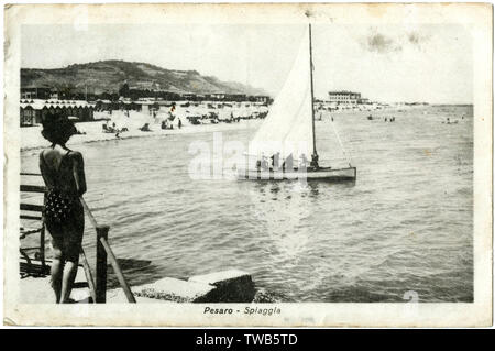 Vista sulla spiaggia e sul mare, Pesaro, Italia Foto Stock