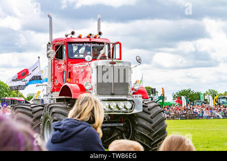 18 & 19 giugno 2019 - Royal Contea di Cheshire Show - Big Pete e Grim Reaper Monster Trucks Foto Stock