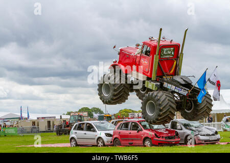 18 & 19 giugno 2019 - Royal Contea di Cheshire Show - Big Pete e Grim Reaper Monster Trucks Foto Stock