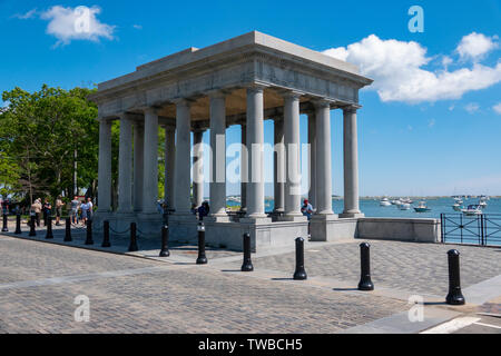 Stati Uniti d'America ma Massachusetts Plimouth Plymouth Plymouth Rock sulle rive della Baia di Plymouth dove i pellegrini hanno detto di avere sbarcati per la prima volta Foto Stock