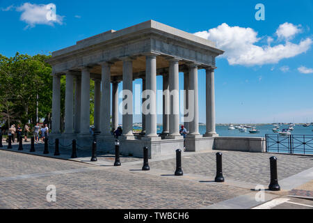 Stati Uniti d'America ma Massachusetts Plimouth Plymouth Plymouth Rock sulle rive della Baia di Plymouth dove i pellegrini hanno detto di avere sbarcati per la prima volta Foto Stock