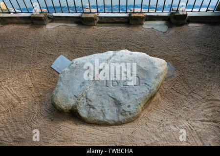 Stati Uniti d'America ma Massachusetts Plimouth Plymouth Plymouth Rock sulle rive della Baia di Plymouth dove i pellegrini hanno detto di avere sbarcati per la prima volta Foto Stock