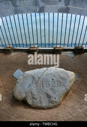 Stati Uniti d'America ma Massachusetts Plimouth Plymouth Plymouth Rock sulle rive della Baia di Plymouth dove i pellegrini hanno detto di avere sbarcati per la prima volta Foto Stock