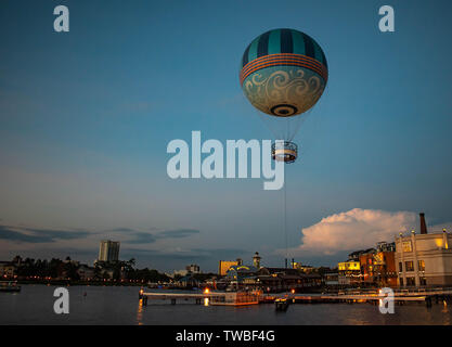 Orlando, Florida. Giugno 03, 2019. Vista panoramica della mongolfiera a Disney molle in area di Lake Buena Vista Foto Stock