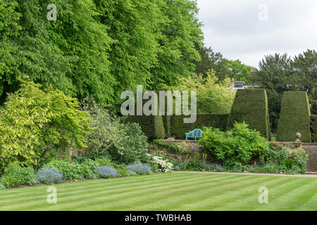 Il giardini Italianamente a Renishaw Hall, un inglese di dimora signorile, Derbyshire, Regno Unito Foto Stock