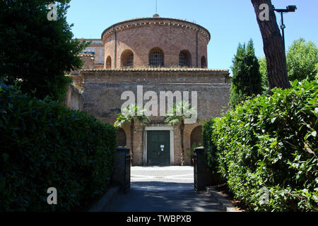 Vista del Mausoleo di forma circolare di Santa Costanza (IV secolo D.C.), figlia di Costantino I, un primo esempio di prima architettura cristiana Foto Stock