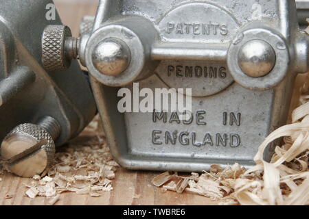 British realizzato woodworking tool (maschera di centraggio) con in rilievo il made in England " e " brevetti in attesa di approvazione" Foto Stock