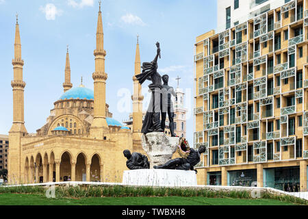 La piazza dei Martiri con Mohammad Al Amin moschea e Saint Georges Cattedrale maronita, il distretto centrale di Beirut, Libano Foto Stock