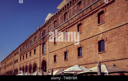 Museu d'Història de Catalunya o il Museo della Storia di Catalunya, è alloggiato in Harbourside di magazzini e circondato da caffetterie, bar e locali pubblici. Foto Stock