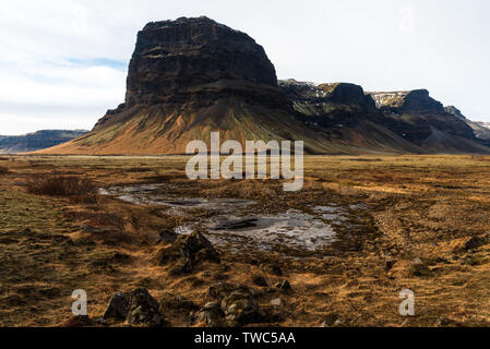 Lomagnupur montagna nel sud dell'Islanda Foto Stock