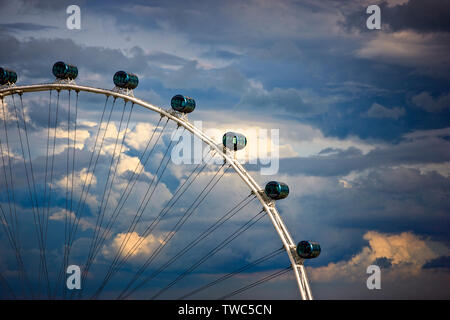 Grande ruota panoramica Ferris in Singapore. Foto Stock