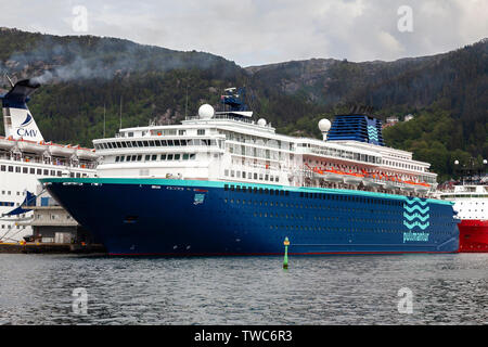 La nave di crociera Zenith (costruito 1992) nel porto di Bergen, Norvegia. Foto Stock