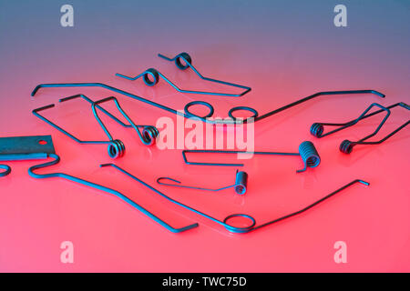 Vari tipi di tensione industriale & molle di compressione & stampati Foto Stock