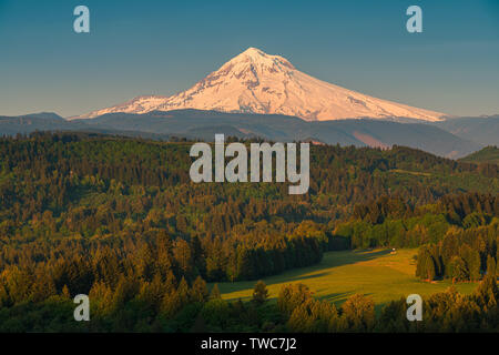 Punto di vista Jonsrud è un punto di vista che si trova nella città di Sandy negli Stati Uniti stato dell'Oregon. Il punto di vista offre telescopi e ampie vedute della Moun Foto Stock